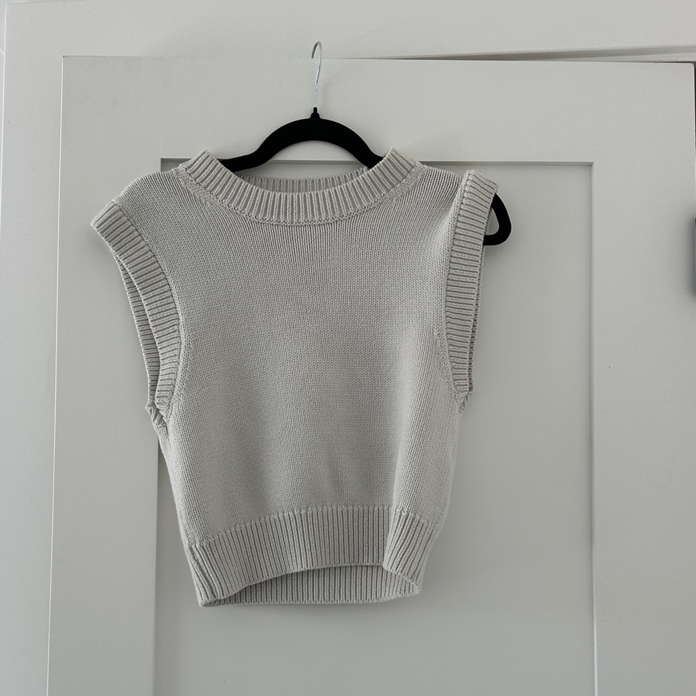 Aritzia Sleeveless Knit Crop Top in Cream